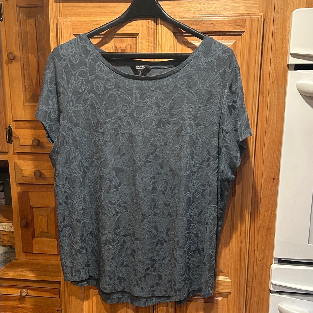 Simply Vera Wang pretty textured design short sleeved top